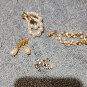 Elegant Pearl and Gold Jewelry Set
